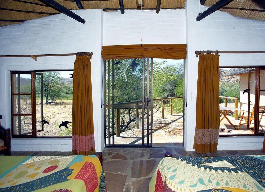 Huab Lodge Kamanjab Extérieur photo